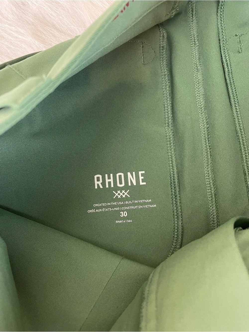 Rhône Momentum Men's Green Performance Shorts 30 x 6